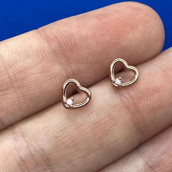 💛 NWOT 18k GP 925 Heart CZ Earrings - Picture 3 of 4